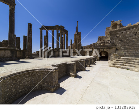 チュニジア・ドゥッガ遺跡 古代劇場 / Roman Ruins of Dougga, Tunisia 133205918