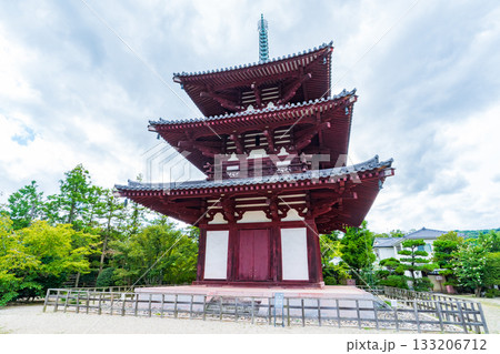 奈良県斑鳩町　法輪寺の再建された三重塔 133206712