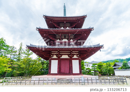 奈良県斑鳩町　法輪寺の再建された三重塔 133206713