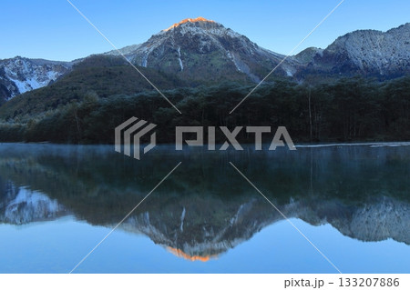 大正池に映る焼岳 大正池に映る焼岳 133207886