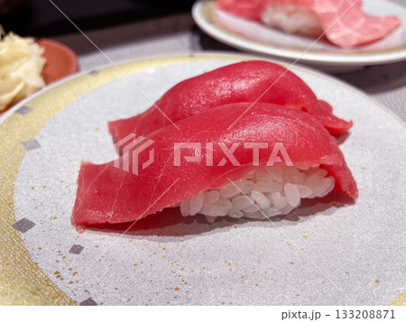 本マグロ赤身のにぎり寿司 133208871
