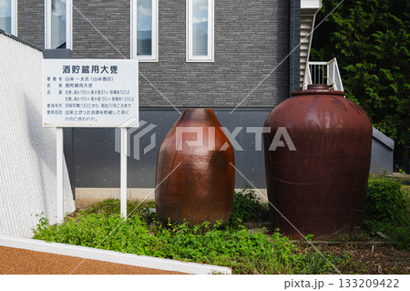 箕輪町郷土博物館　酒貯蔵用大甕 133209422