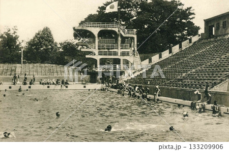 古写真　1932年　東京　明治神宮水泳場（神宮プール） 133209906