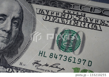 ドル 133210255