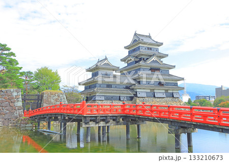 長野県松本市、国宝松本城の風景 長野県松本市、国宝松本城の風景 133210673
