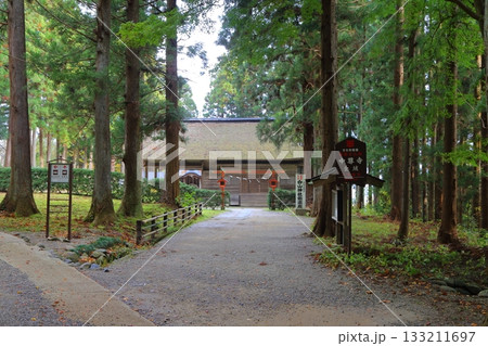 中尊寺境内の白山神社参道 133211697