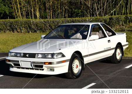 白い自動車 (トヨタ・ソアラ 2代目） 133212011