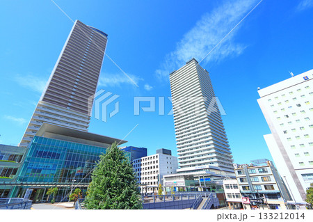 岐阜県岐阜市、岐阜駅前超高層ビル群の風景 133212014