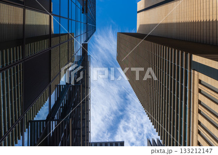 大手町の高層ビル群 133212147