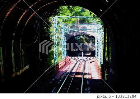 トンネルを抜けるとまたトンネル 133213284