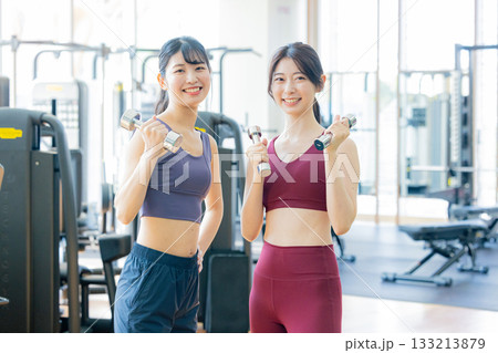 スポーツジム　女性 133213879