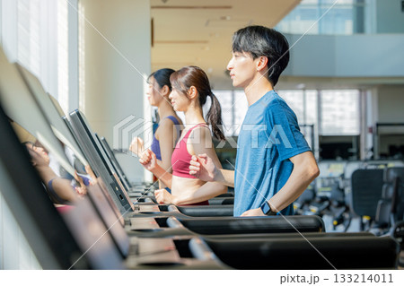 ジムの若い人々 133214011