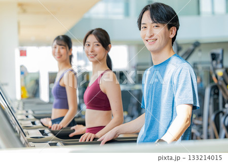ジムの若い人々 133214015
