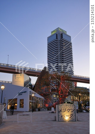 神戸メリケンパークと日本丸と海王丸 神戸メリケンパークと日本丸と海王丸 133214101