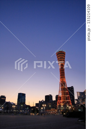 神戸メリケンパークと日本丸と海王丸 神戸メリケンパークと日本丸と海王丸 133214109