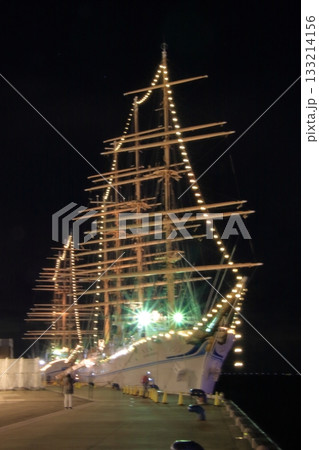 神戸メリケンパークと日本丸と海王丸 神戸メリケンパークと日本丸と海王丸 133214156