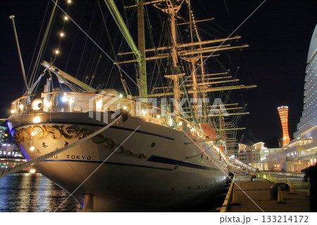 神戸メリケンパークと日本丸と海王丸 133214172