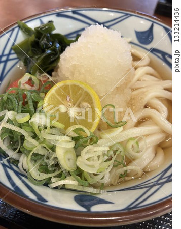 うどん専門飲食店で食べる「おろし醤油うどん」 133214436