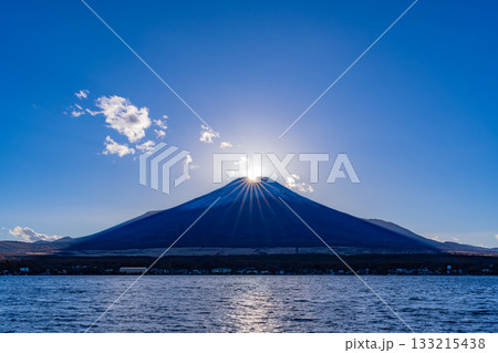【山梨県】山中湖　ダイヤモンド富士 133215438