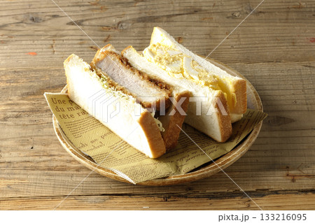 厚切りカツサンドとたまごサンド 133216095