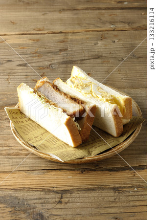 厚切りカツサンドとたまごサンド 133216114