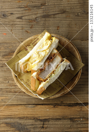 厚切りカツサンドとたまごサンド 133216145