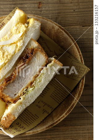 厚切りカツサンドとたまごサンド 133216157