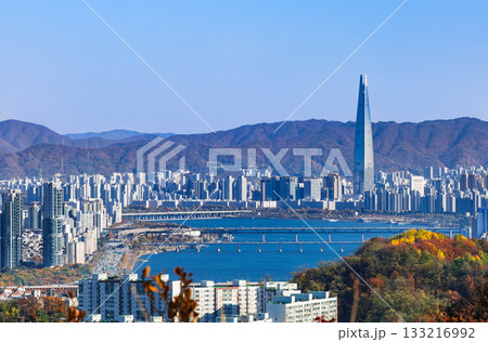 ソウル ロッテワールドタワーと漢江 ソウル ロッテワールドタワーと漢江 133216992