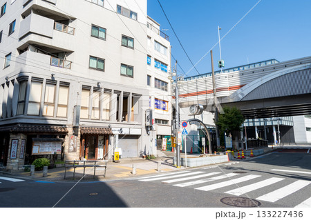 【白金商店街】早朝の静かな商店街 133227436