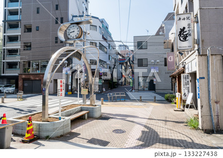 【白金商店街】早朝の静かな商店街 【白金商店街】早朝の静かな商店街 133227438