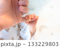 赤ちゃんの手 133229803