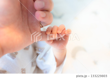 赤ちゃんの手 133229803