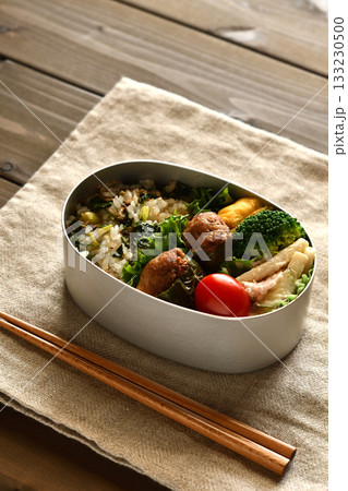 ピーマンの肉詰め弁当 ピーマンの肉詰め弁当 133230500