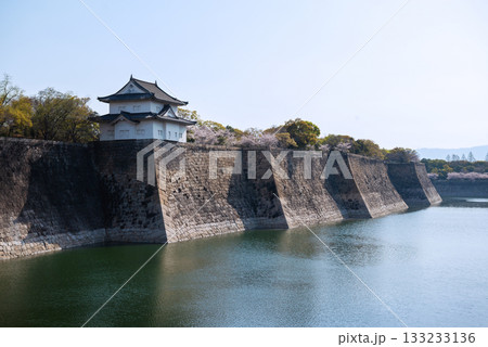 春の大阪城公園の風景 春の大阪城公園の風景 133233136