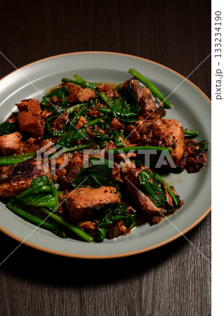 鯖とほうれん草の味噌炒め 133234190