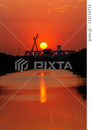 夕日 日没 夕焼け 133234712