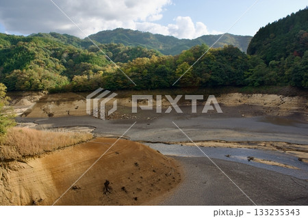 水のない島根布部ダムの様子 水のない島根布部ダムの様子 133235343