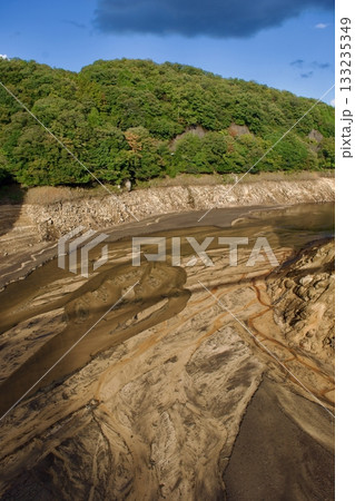 水のない島根布部ダムの様子 水のない島根布部ダムの様子 133235349
