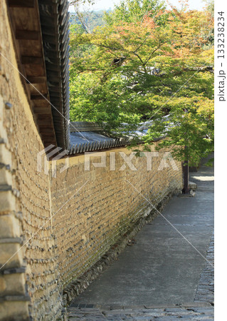 奈良・東大寺二月堂の築地塀 133238234