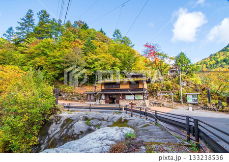 秋の白骨温泉《長野県 松本市》 133238536