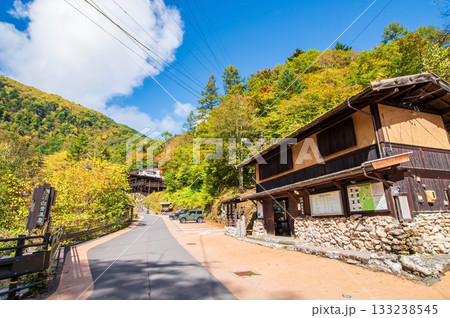 秋の白骨温泉《長野県 松本市》 133238545