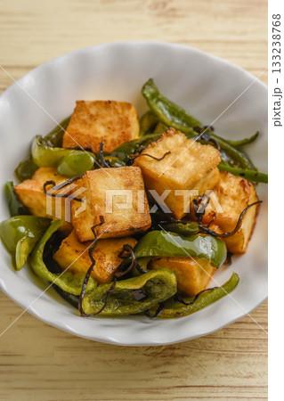 ピーマンと厚揚げの炒め物 ピーマンと厚揚げの炒め物 133238768