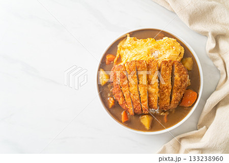 curry rice with fried pork cutlet and creamy omelet 133238960