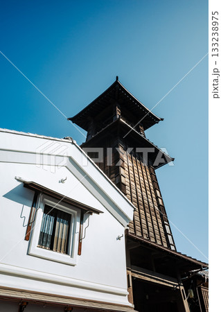 小江戸川越 鐘つき通りと快晴の空　c-4 フィルム調 133238975