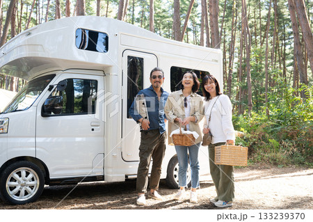 キャンプ場でアウトドアを楽しむ　山梨・八ヶ岳 133239370
