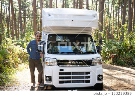 キャンプ場でアウトドアを楽しむ 山梨・八ヶ岳 キャンプ場でアウトドアを楽しむ 山梨・八ヶ岳 133239389
