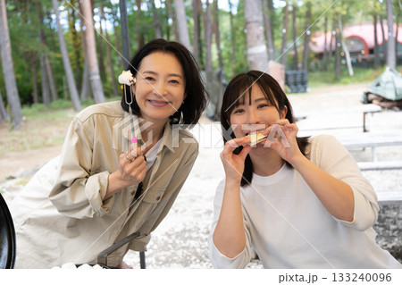キャンプ場でコーヒーを楽しむ 山梨・八ヶ岳 キャンプ場でコーヒーを楽しむ 山梨・八ヶ岳 133240096