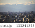 新宿副高層階から見た西側の山並みと眼下の街並み 133241258