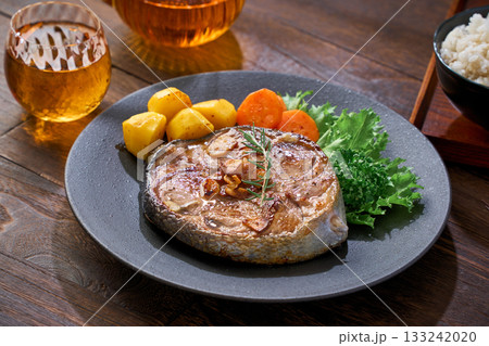 マグロのテールステーキのガーリックソテー 133242020