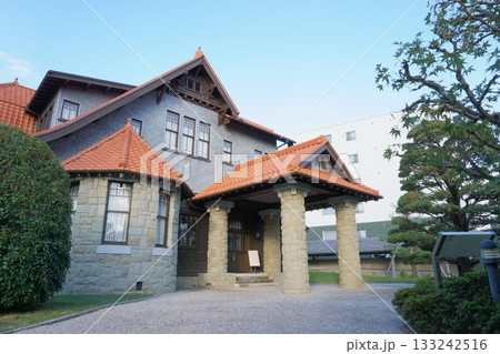 斬新なデザインの建築物　文化のみち二葉館 133242516